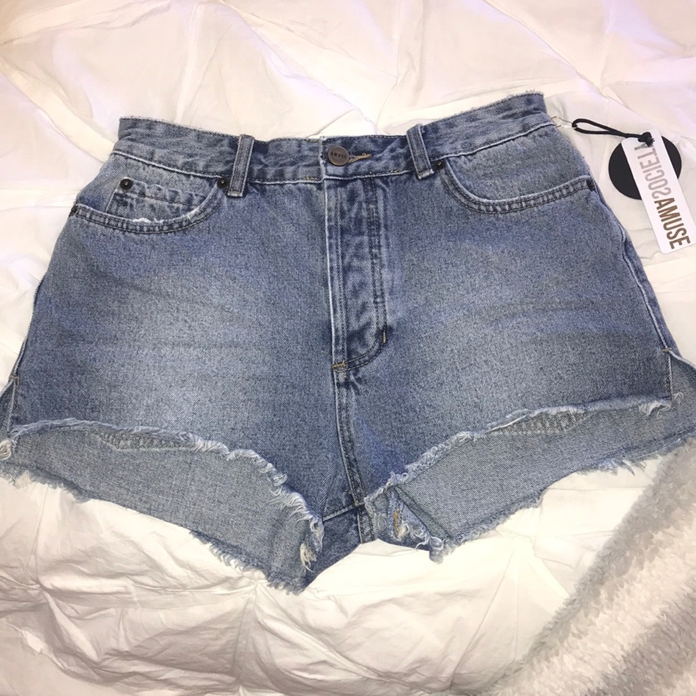 HIGH WAISTED DENIM SHORTS!!